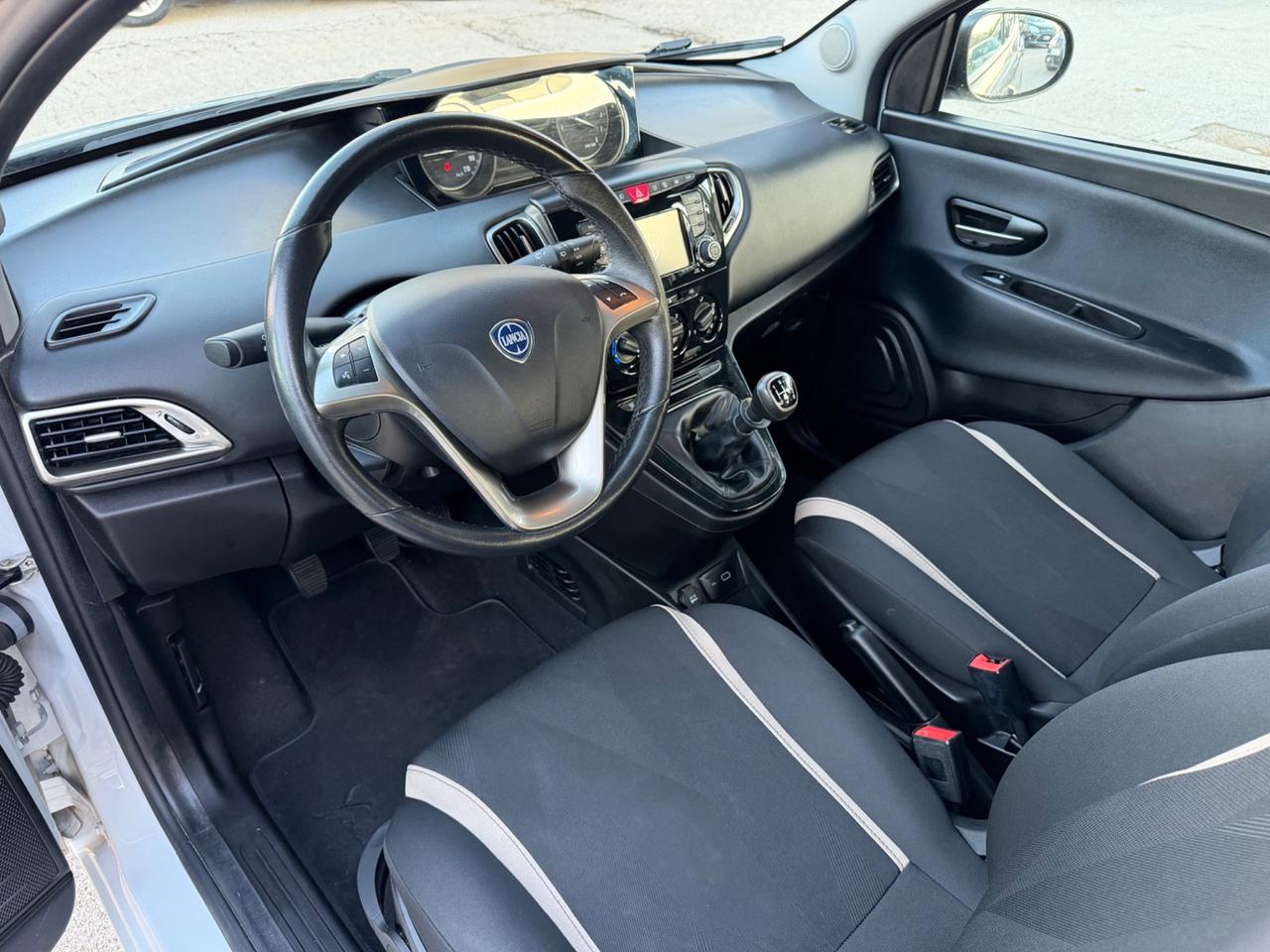 Lancia Ypsilon 1.2 benzina 69 cv 12/2020 52.000 km