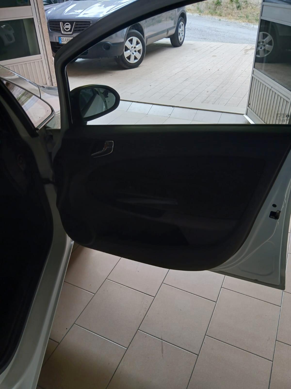 Opel Corsa 1.2 85CV 5 porte GPL-TECH Edition