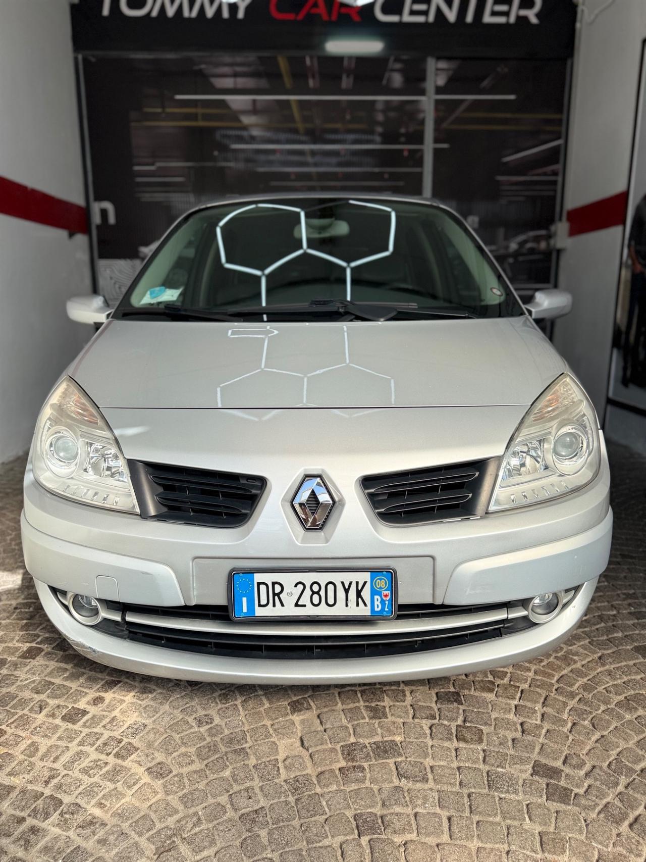 Renault Scenic Grand Scénic 1.9 dCi/130CV PlayStation Portable