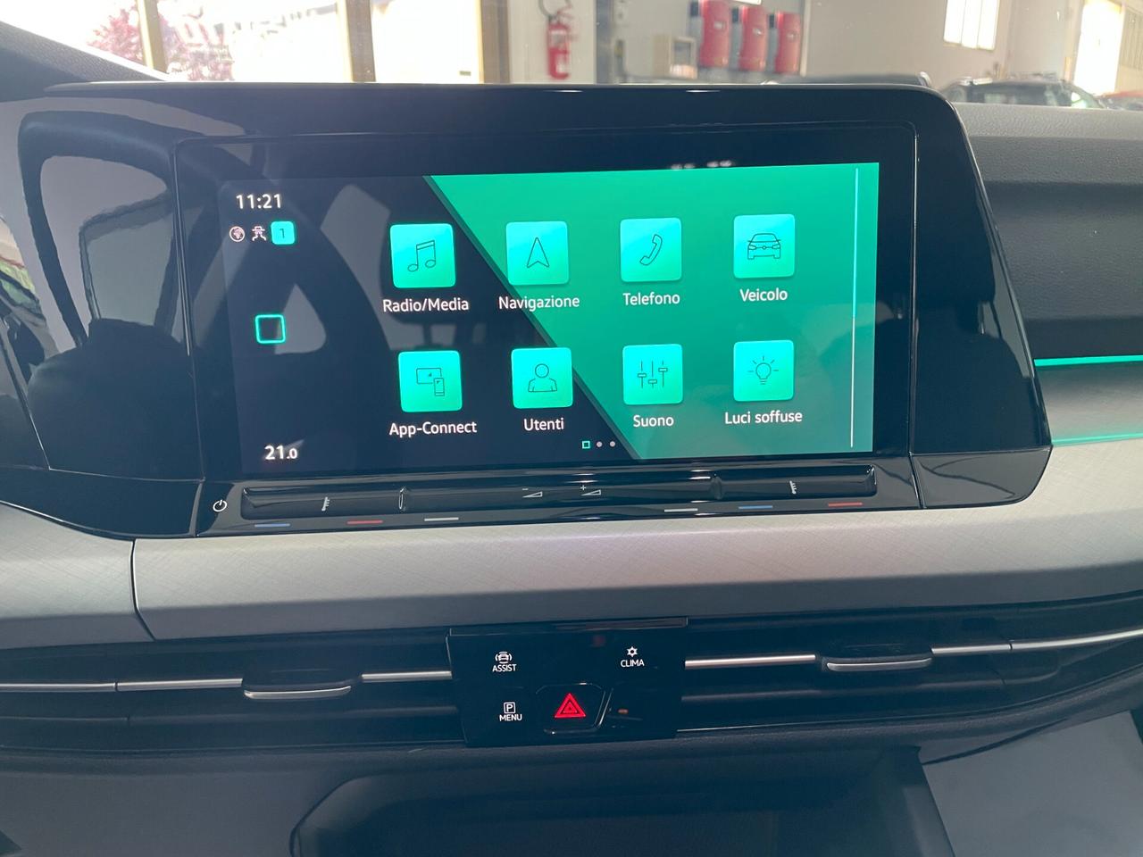 Volkswagen Golf 1.0 eTSI EVO DSG Life Cerchi17 Luci ambient