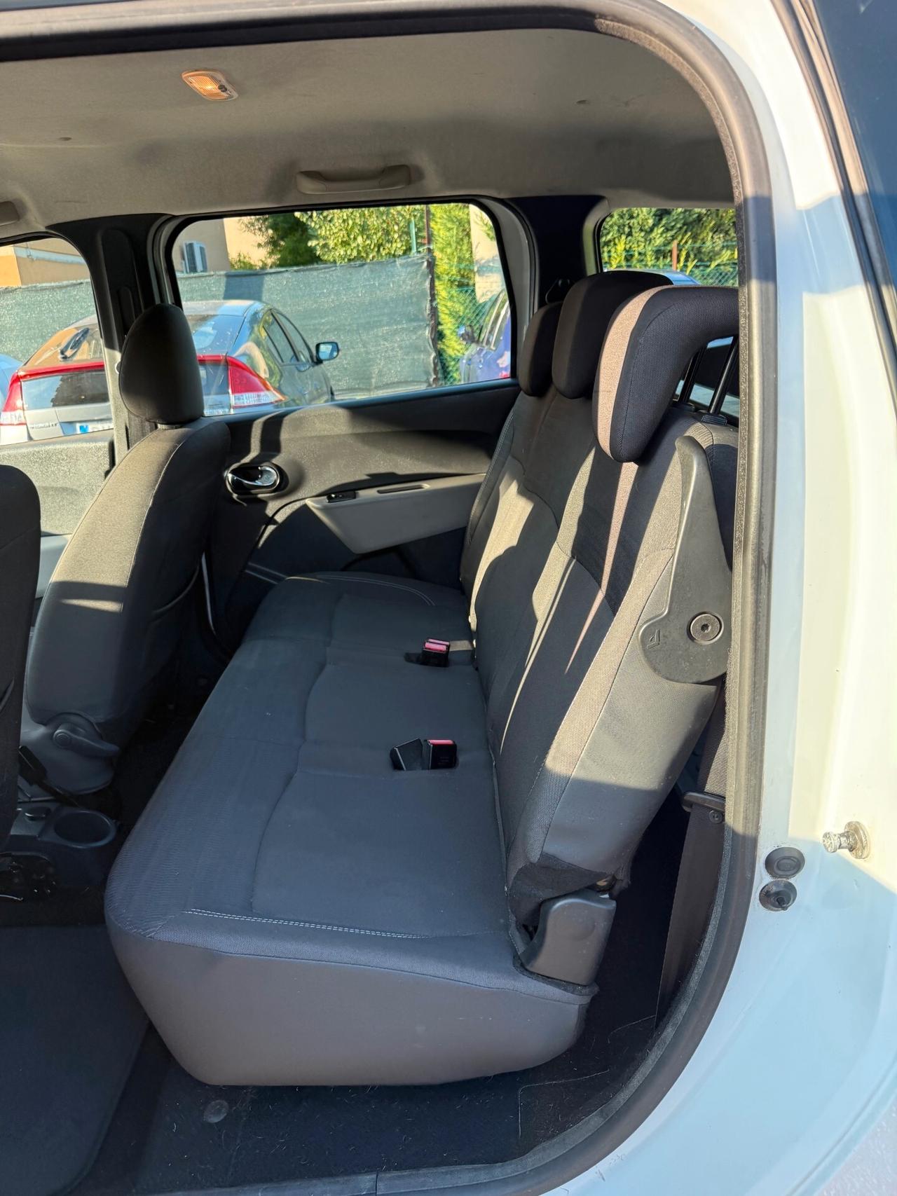 Dacia Lodgy 1.5 dci - NEOP. - NAV. - 12 MESI DI GARANZIA -