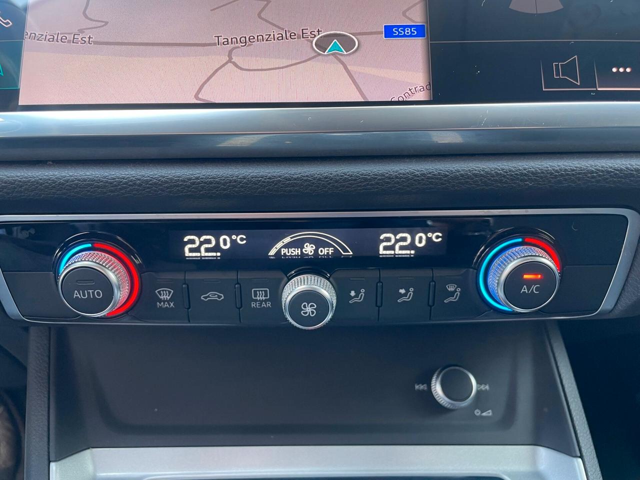 AUDI Q3 SPTB 35 2.0Tdi IDENTITY BLACK S-TRONIC