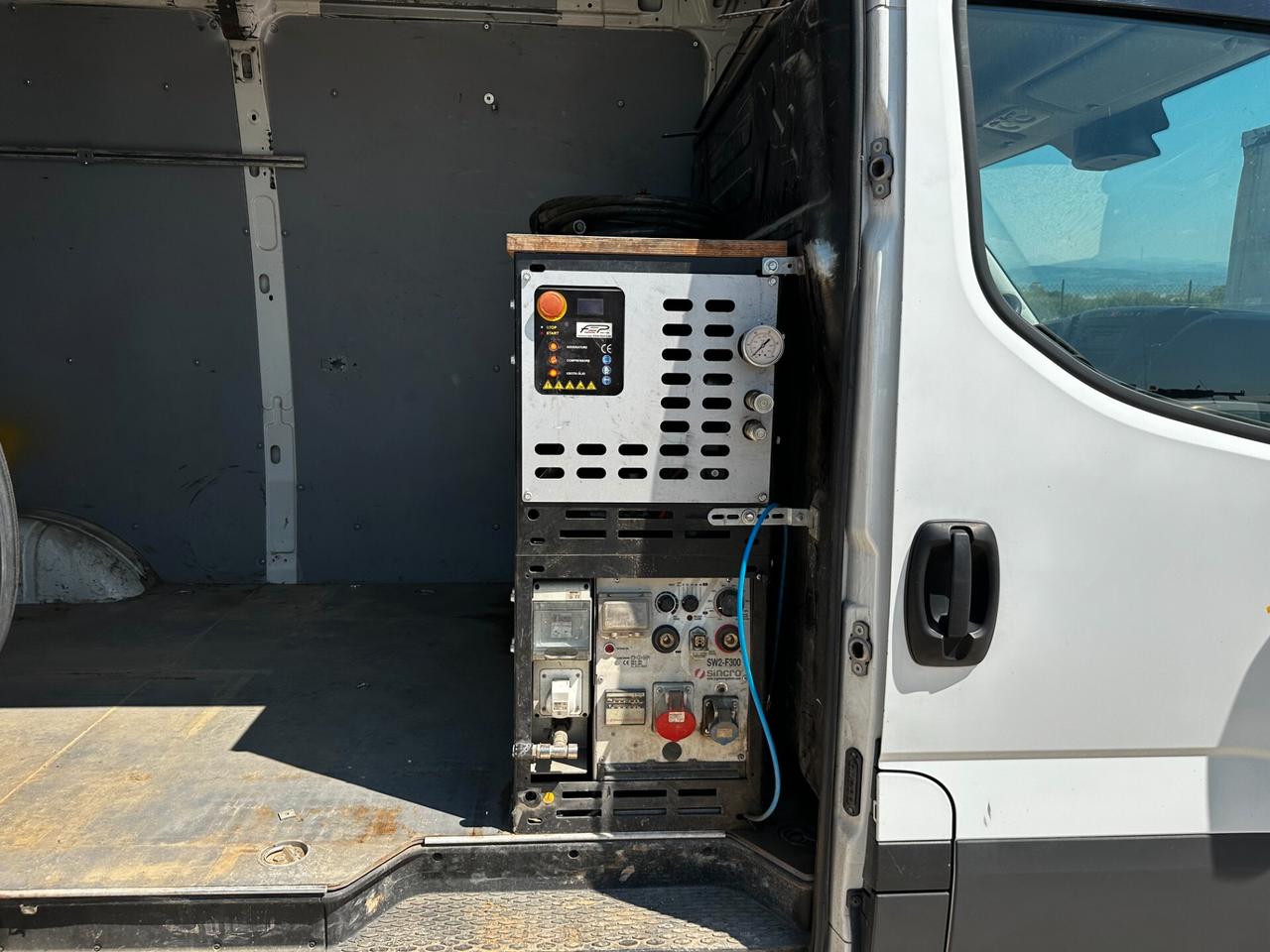 Iveco Daily 35S14 Euro6B / cambio manuale / aria condizionata / ABS