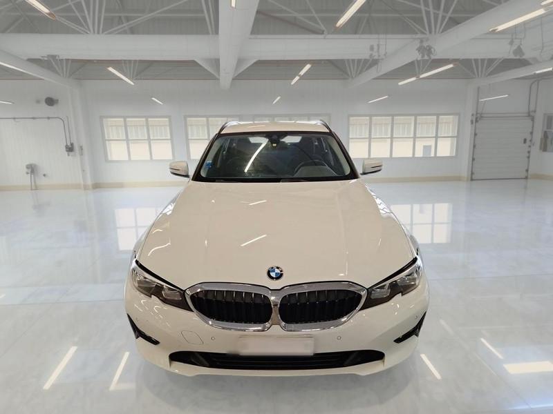 BMW 318 48V Business Advantage Touring auto