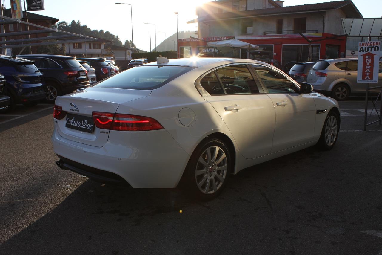 Jaguar XE 2.0 D Turbo aut. Pure Business Edition