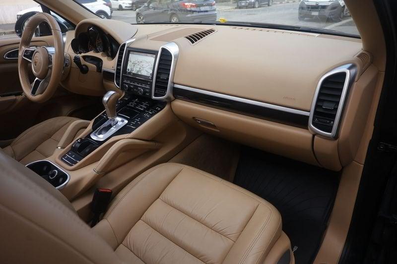 Porsche Cayenne Porsche Cayenne 3.0 tiptronic 184KW ANNO 2016