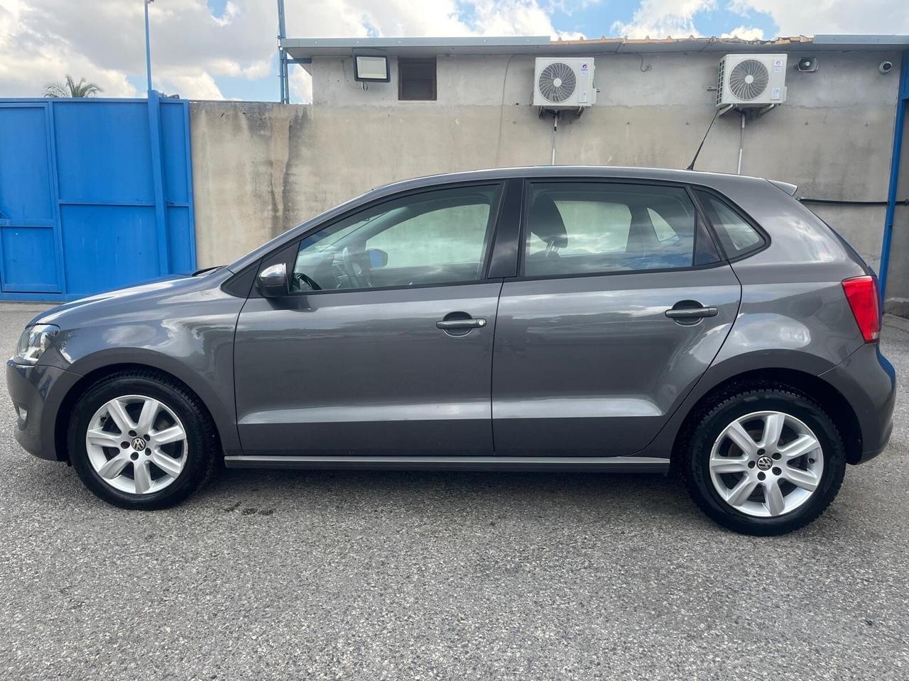 Volkswagen Polo 5P-1.6 tdi- cambio autom-2011