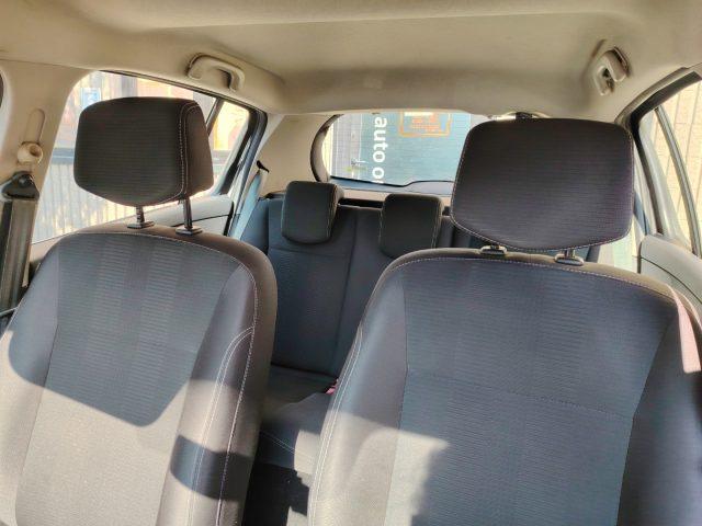 RENAULT Clio 1.2 16V 5 porte Luxe NEOPATENTATI