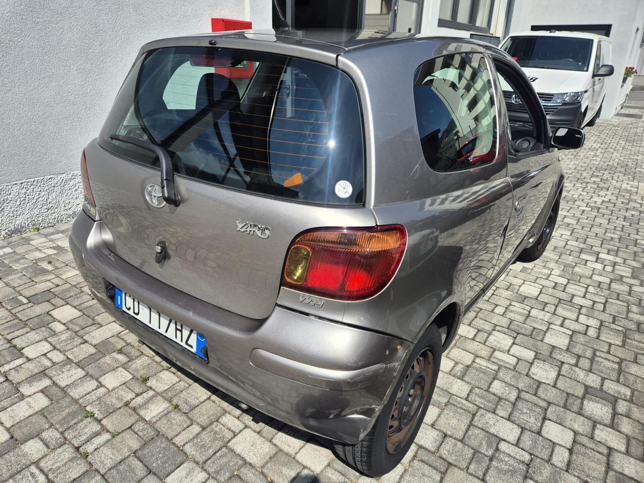 Toyota Yaris 1.0i 16V 3 porte