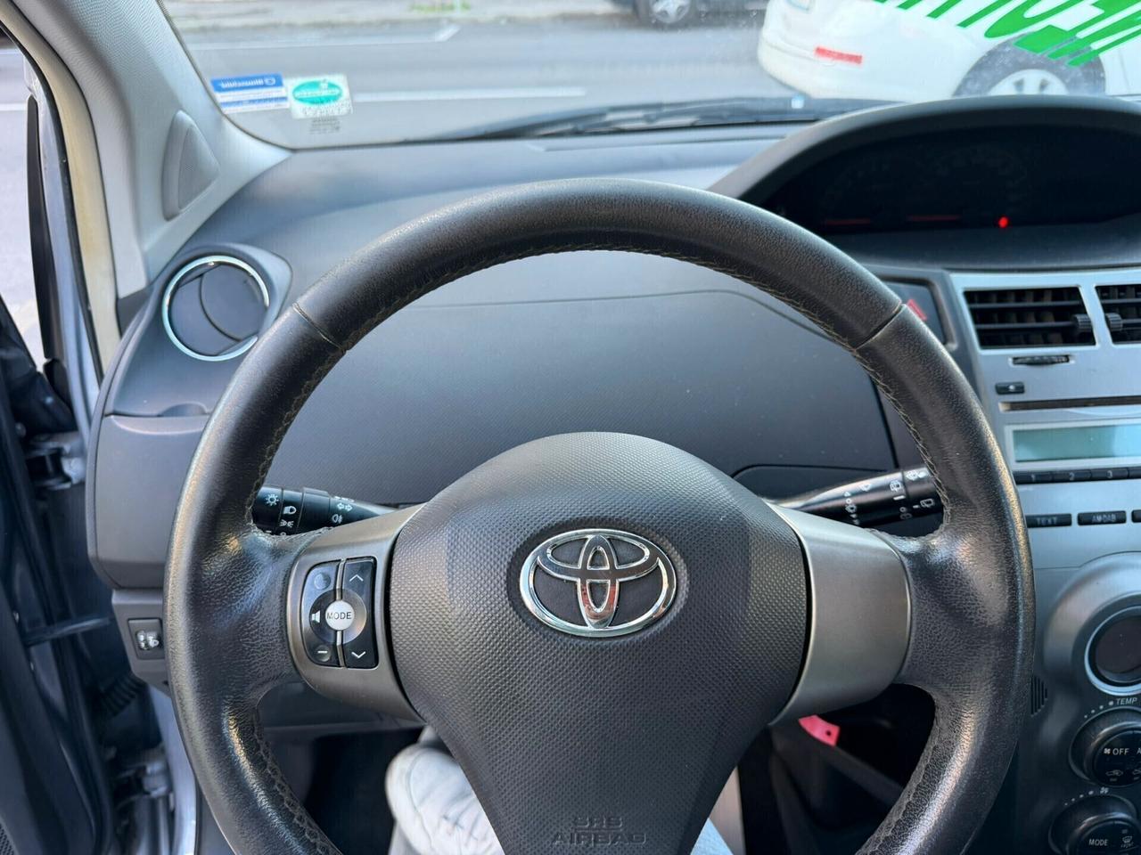 Toyota Yaris 1.0 5 porte Sol - Anno 2011 - Neopatentato