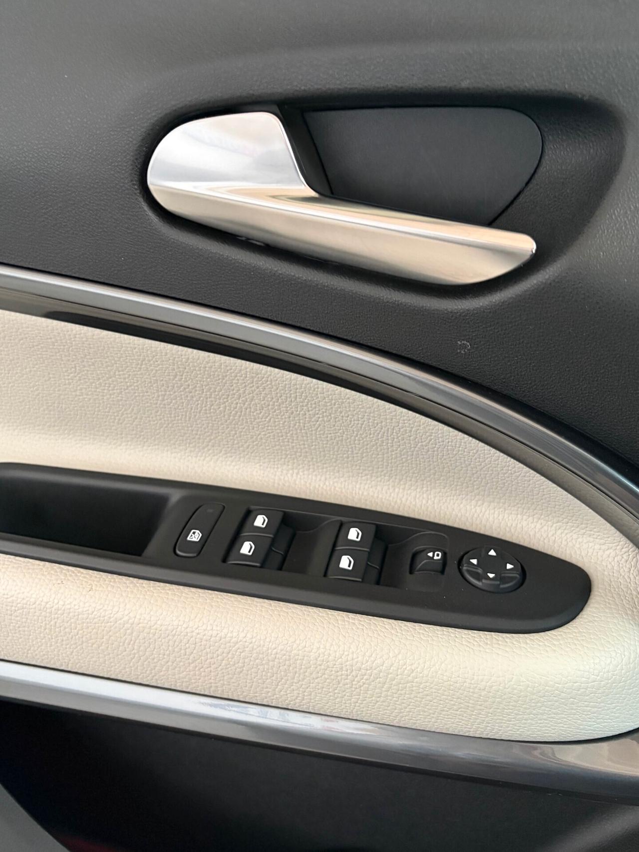 FIAT 600 1.2 HYBRID DCT MHEV LA PRIMA (14.000 KM!)