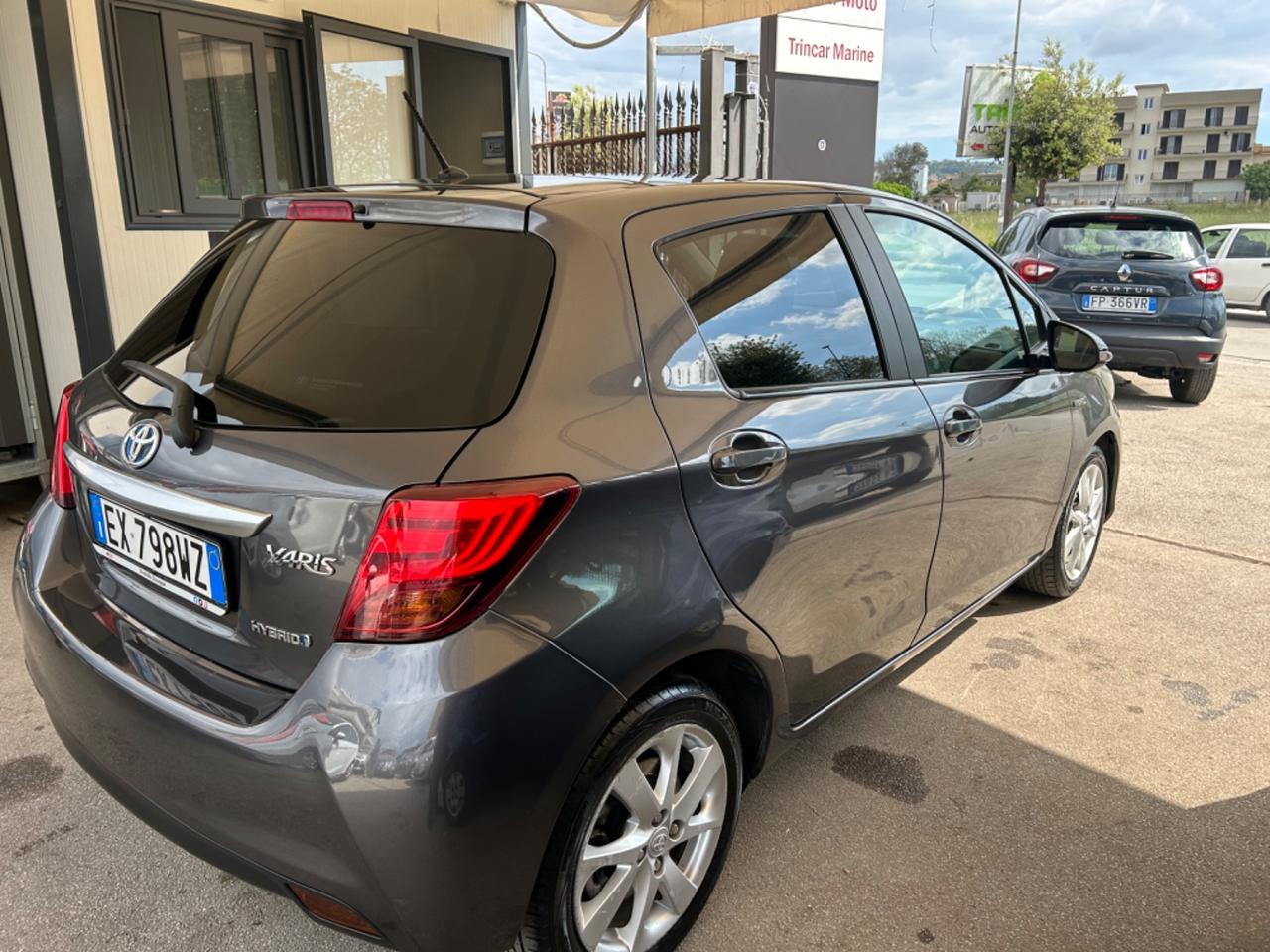 Toyota Yaris 1.5 Hybrid 5 porte by Glamour