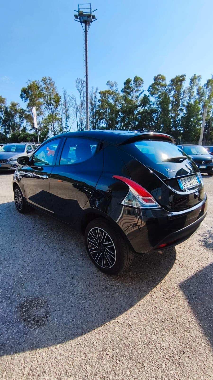 Lancia Ypsilon 1.0 Bz 70 Cv Hybrid Gold