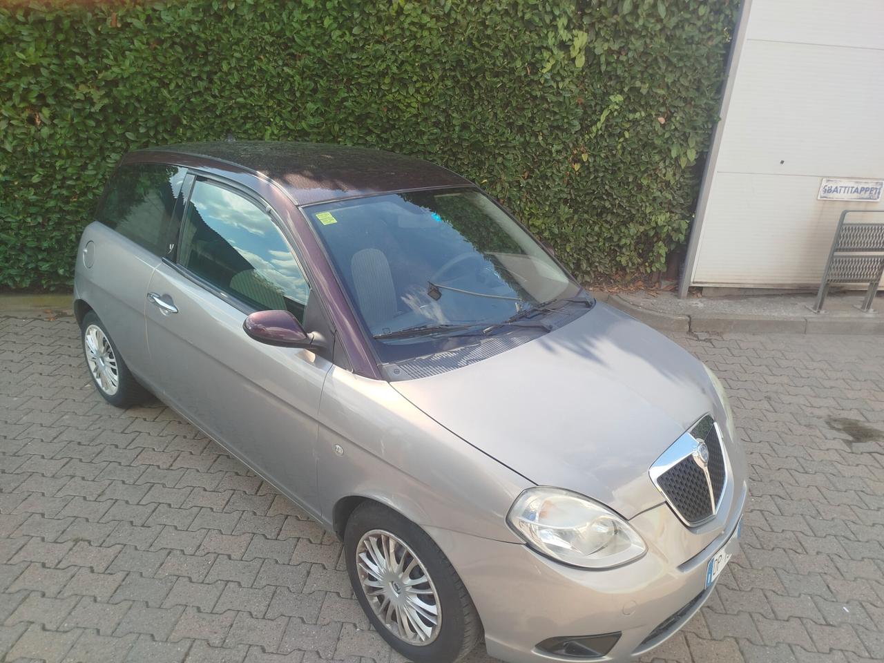 Lancia Ypsilon 1.4 16V MomoDesign