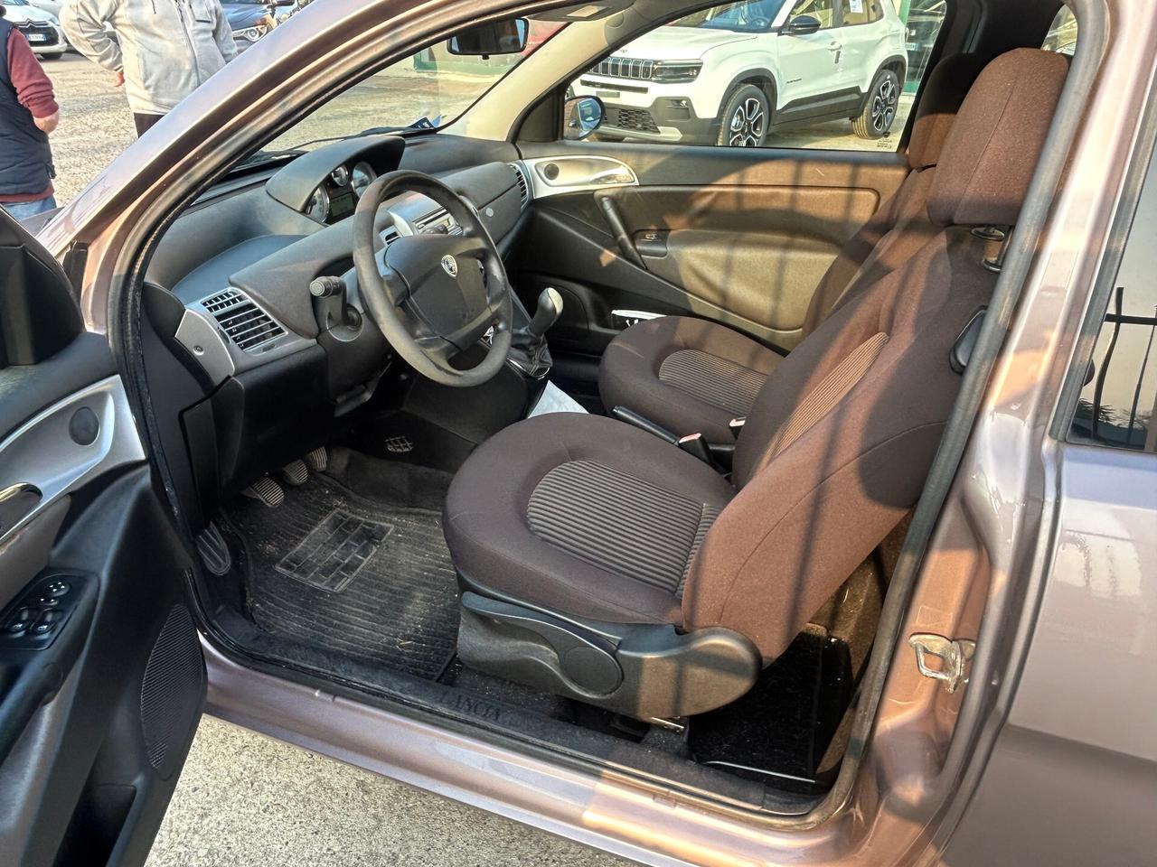 Lancia Ypsilon 1.3 MJT 75 CV Argento