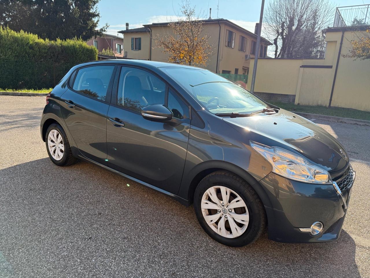 Peugeot 208 1.4 HDI - NEOPATENTATI - 12 MESI DI GARANZIA -