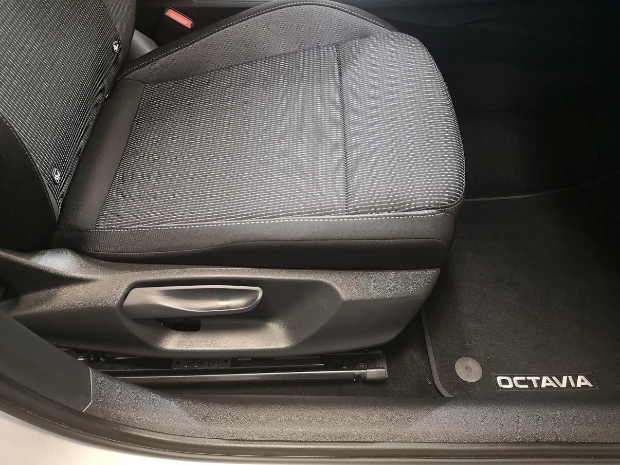 Skoda Octavia 2.0 TDI EVO SCR DSG Wagon Ambition