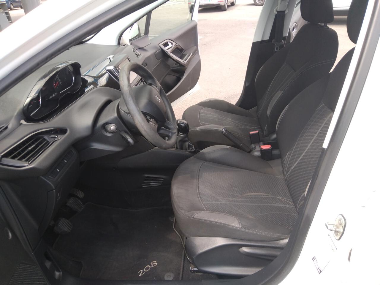 Peugeot 208 1.4 HDi 68 CV 5 porte Allure x neopatentati