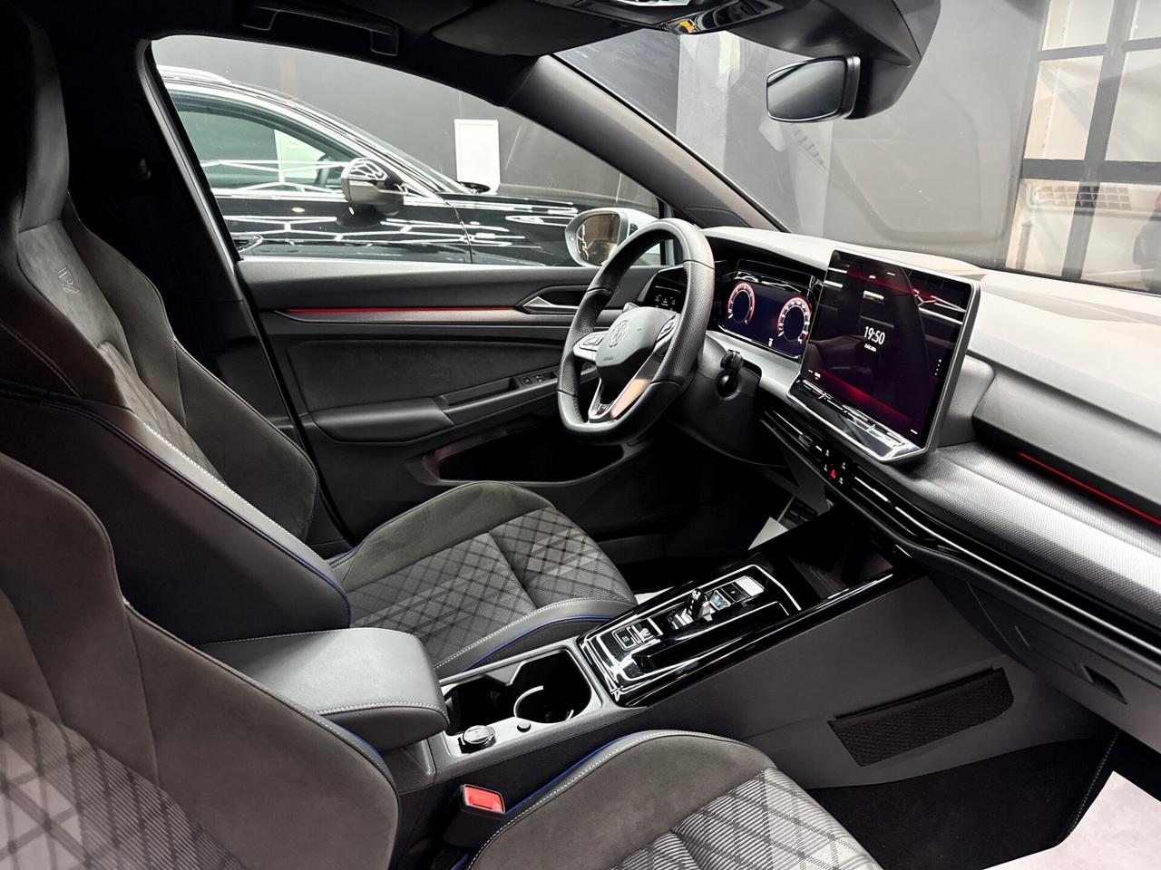 Volkswagen Golf 2.0 TDI 150CV R-Line DSG