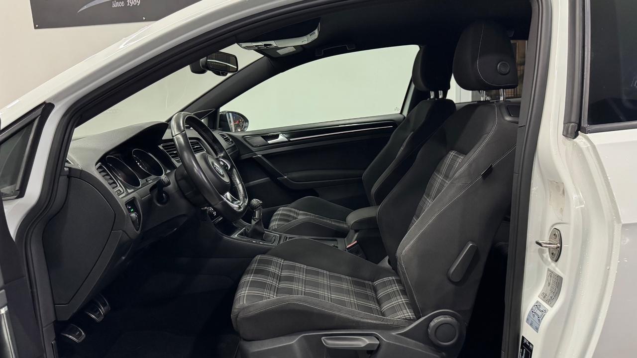 Volkswagen Golf GTD 2.0 TDI 3p.-2015