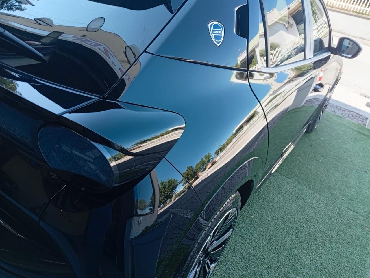 Lancia Ypsilon