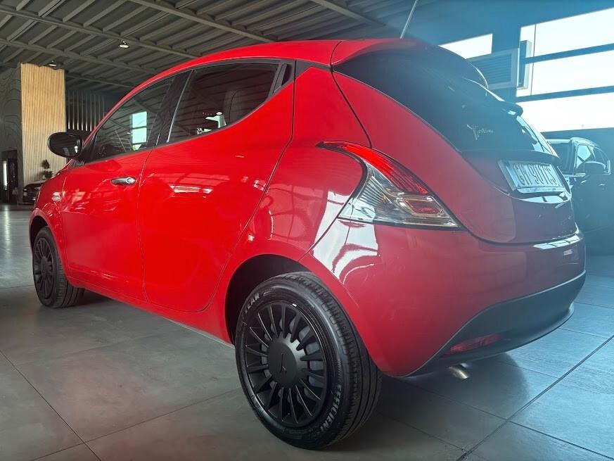 Lancia Ypsilon 1.0 5 porte Hybrid 50.000KM NEOPATENTATI