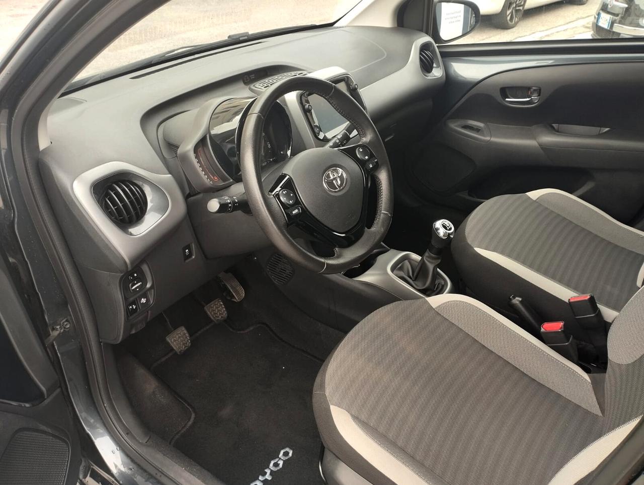 Toyota Aygo Connect 1.0 72 CV 5 porte x-play