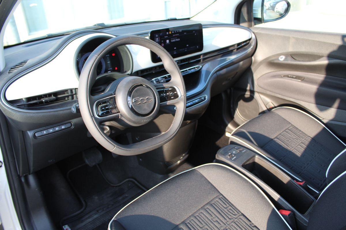 FIAT - 500 E - 500 Action Berlina