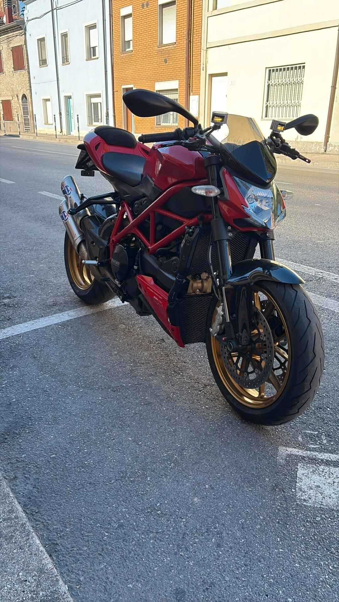 DUCATI STREETFIGHTER 848 ROSSO 10/2012