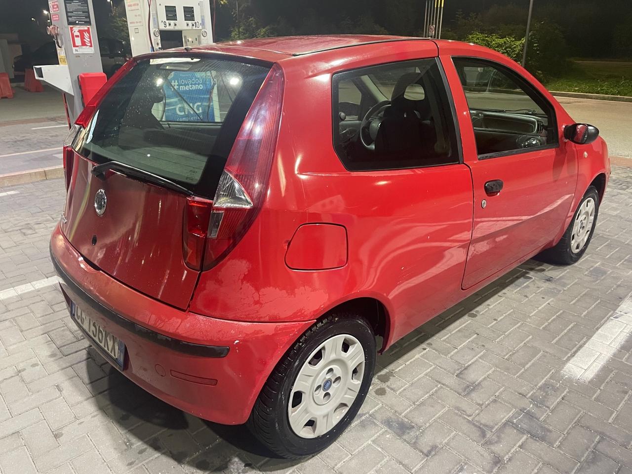 FIAT PUNTO 1.1 BENZINA NEOPATENTATI 140.000 KM 2003.