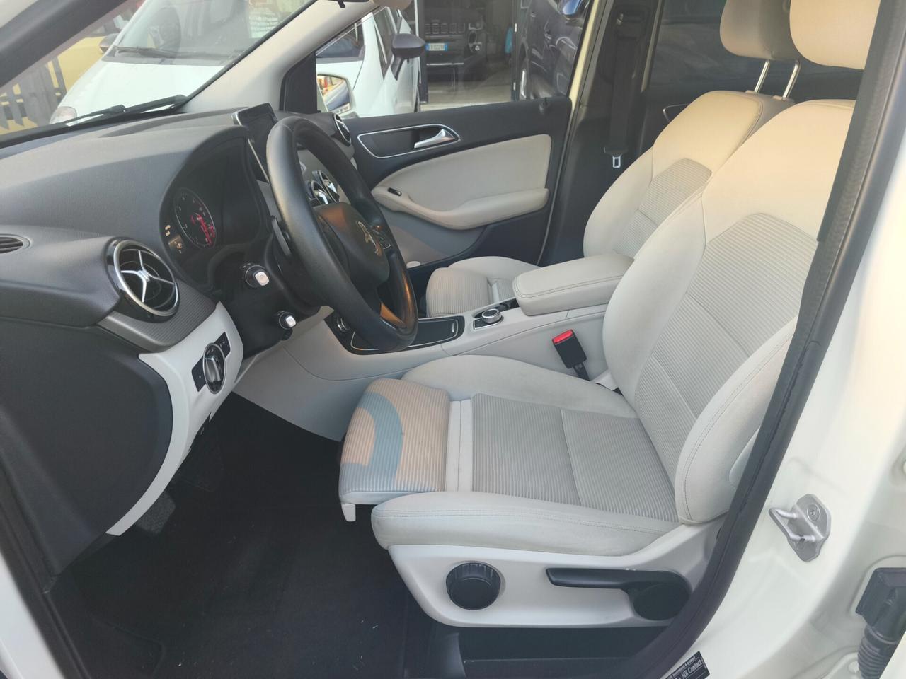 Mercedes B 200d-Noleggio