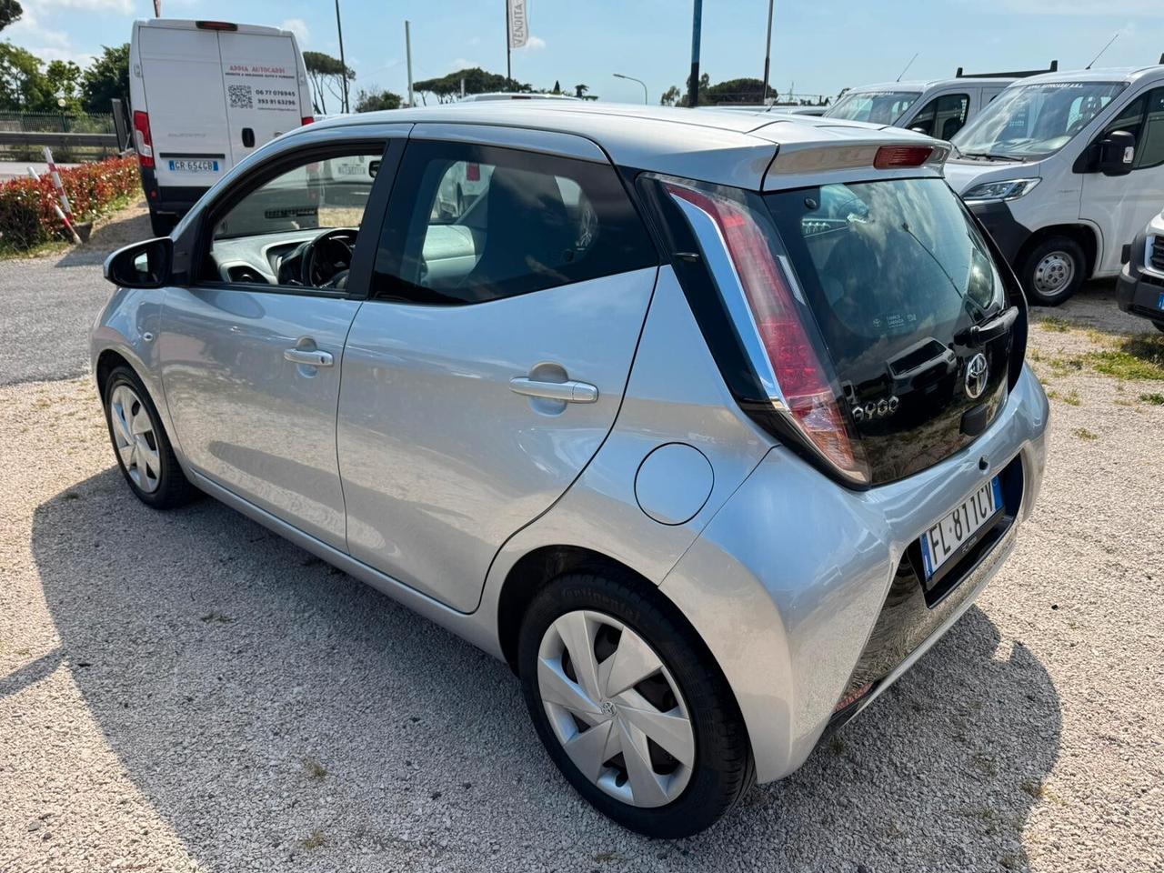 Toyota Aygo 1.0 69CV 5porte x-play AUTOMATICA-OK NEOPATENTATI-UNICOPROPRIETARIO