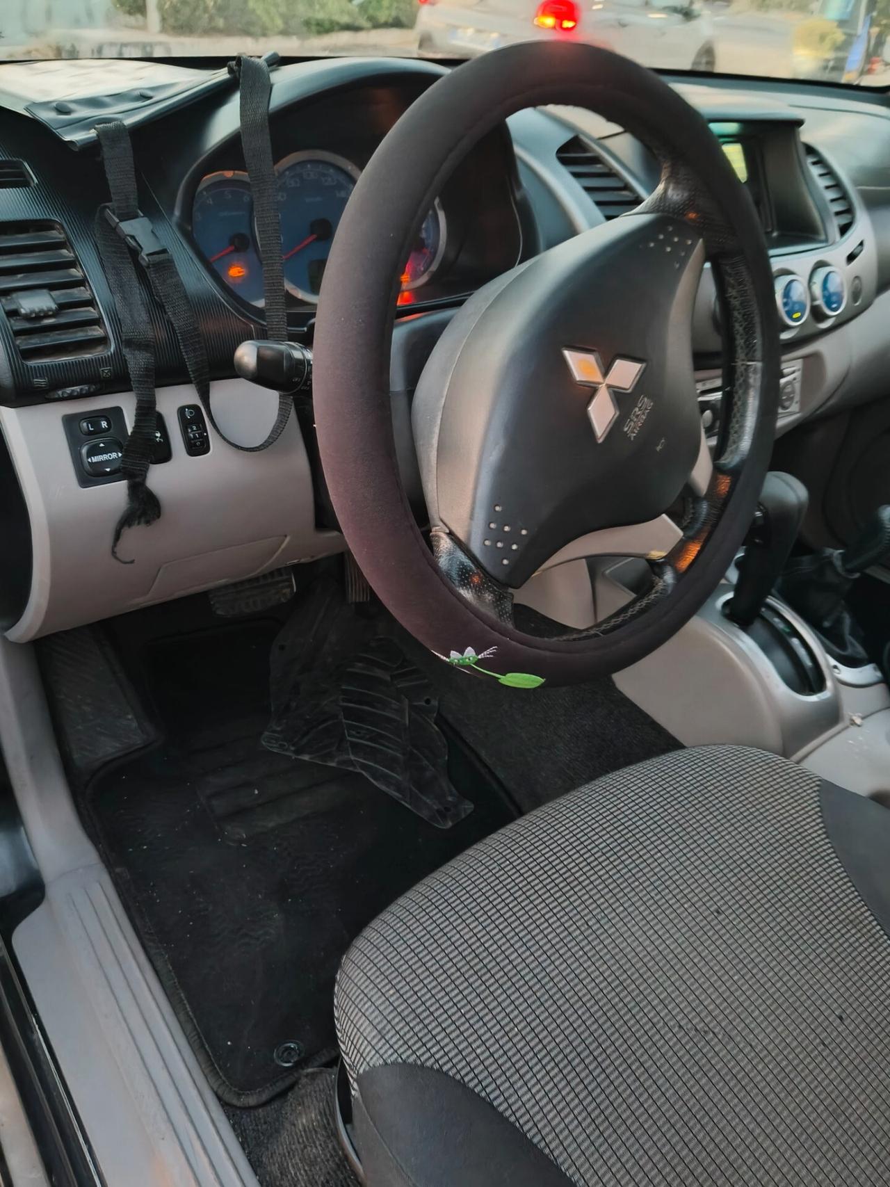 Mitsubishi L200 2.5 con gancio traino