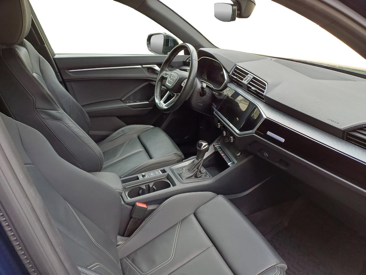 Audi Q3 35 2.0 tdi identity black s-tronic