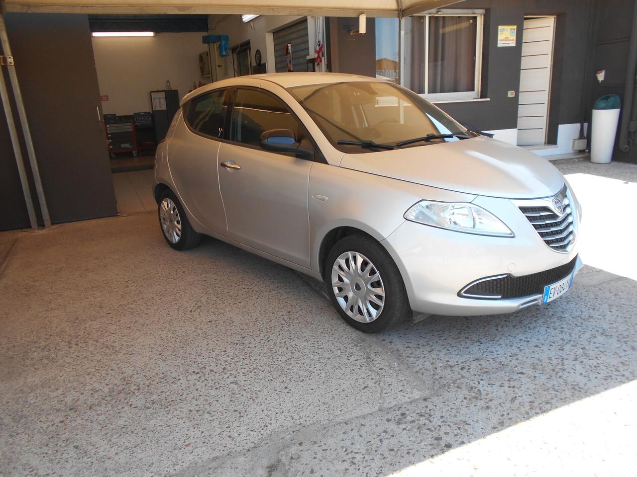 Lancia Ypsilon 1.2 69 CV 5 porte S&S Platinum