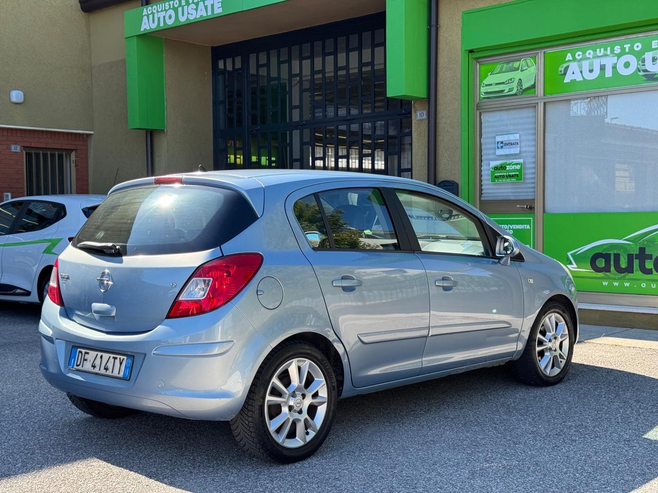 Opel Corsa 1.2 5 porte Cosmo