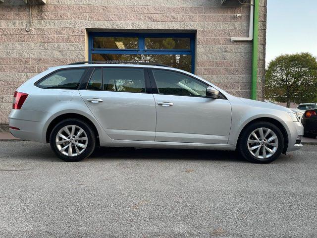 SKODA Octavia SW 1.6 TDI 115CV DSG NAVIGATORE SENSORI PARCHEGGIO