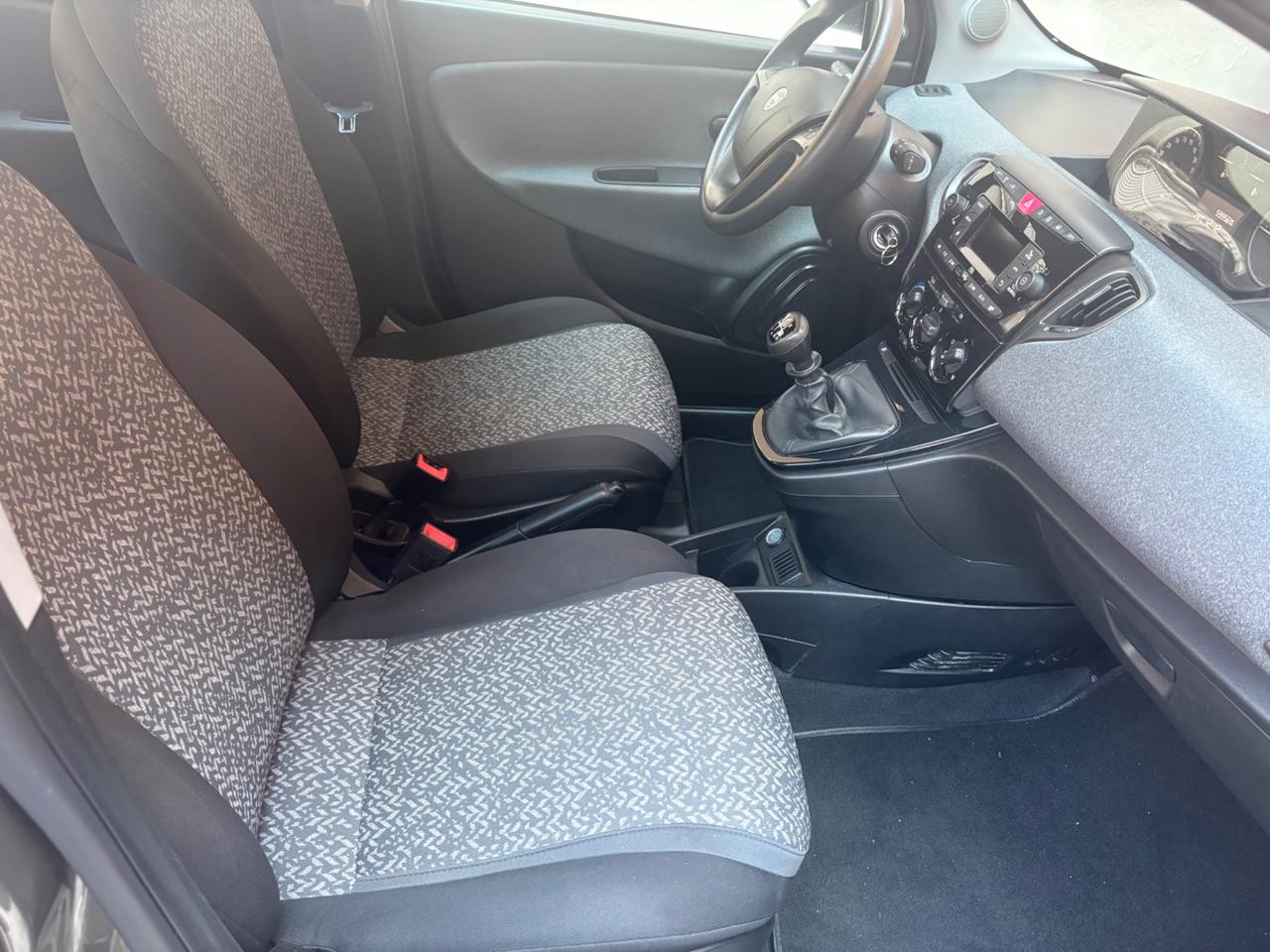Lancia Ypsilon 1.0 FireFly 5 porte S&S Hybrid Ecochic A. Ferretti