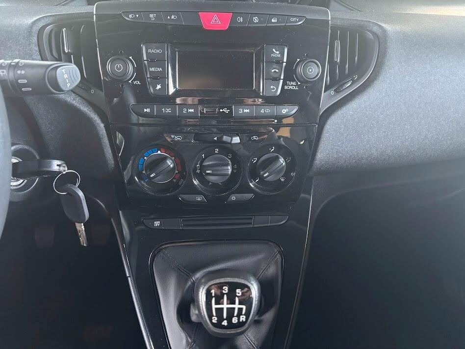 Lancia Ypsilon 1.0 Hybrid 50.000km NEOPATENTATI