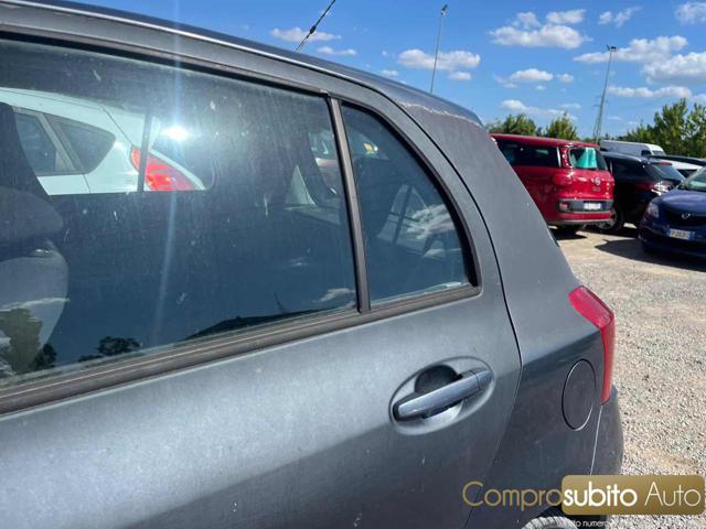 TOYOTA Yaris 1.0 5 porte Sol ( Garanzia 12 Mesi)