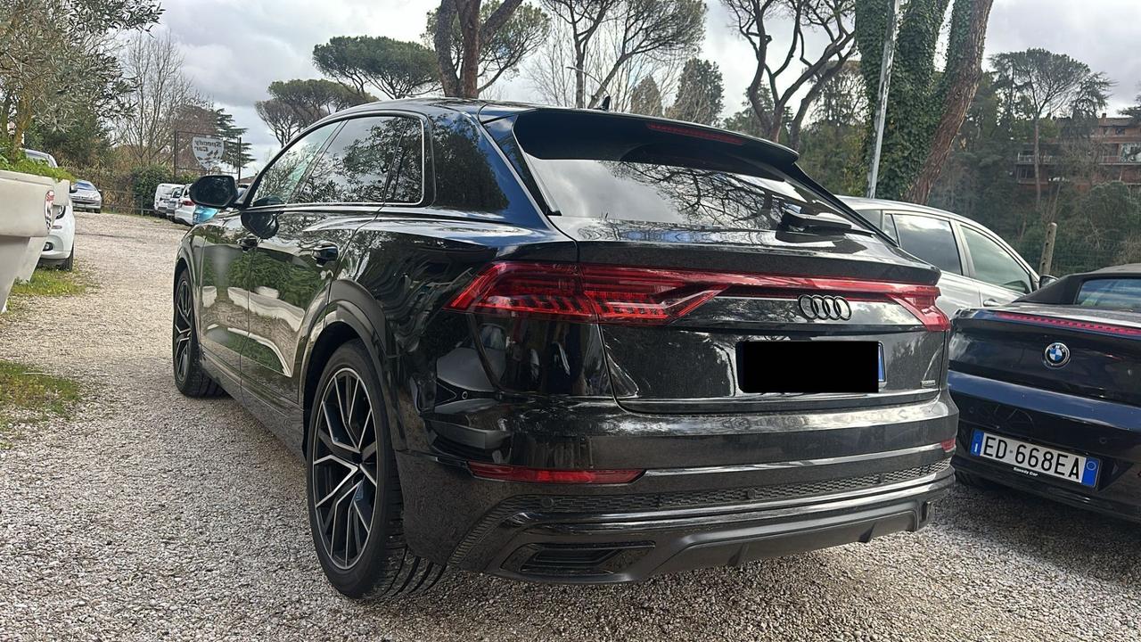 Audi Q8 55 TFSI quattro tiptronic Sport