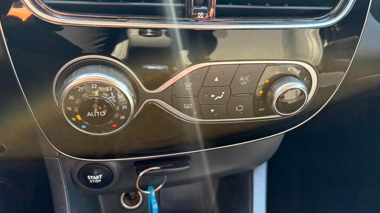 Renault Clio dCi 8V 75 CV 5 porte Moschino Intens
