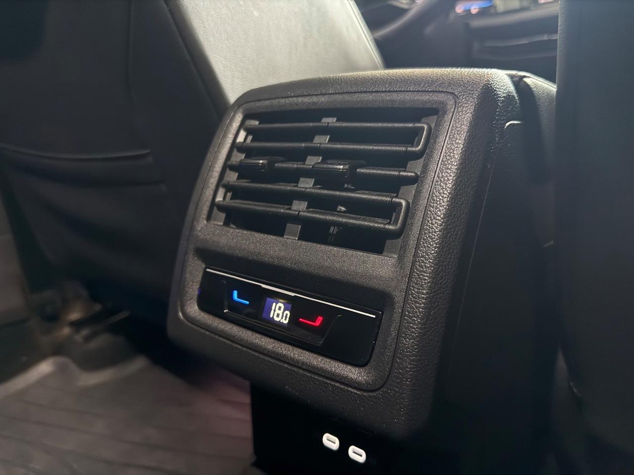 Volkswagen Golf R 4Motion Performance Akrapovic