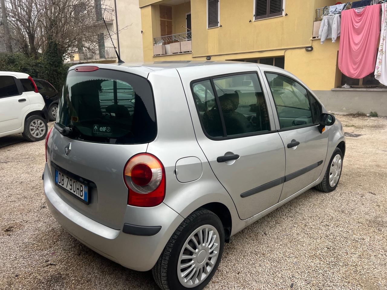 Renault Modus 1.2 16V Saint Tropez