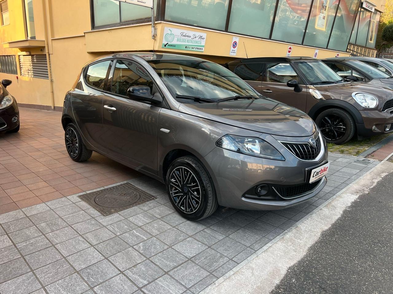 Lancia Ypsilon 1.0 FireFly 5 porte S&S Hybrid Ecochic Silver