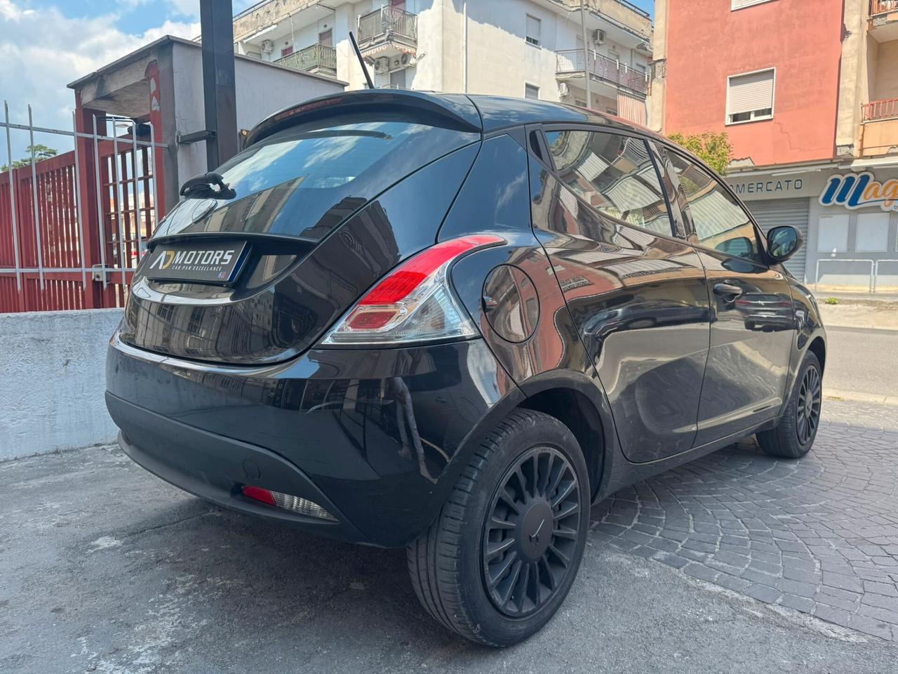Lancia Ypsilon 1.2 69 CV 5 porte GPL Ecochic Gold