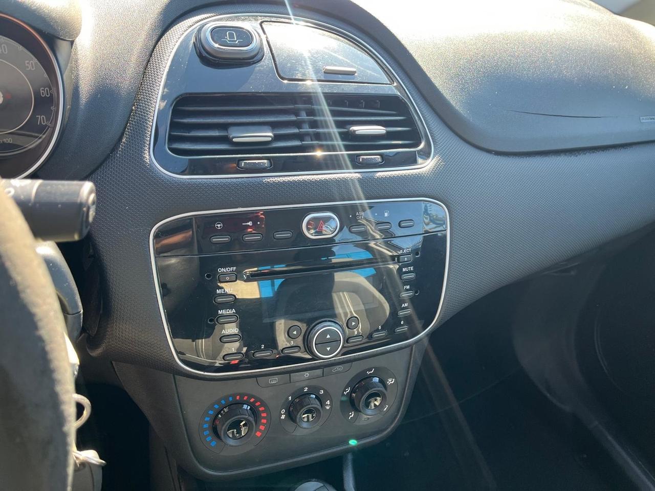 Fiat Grande Punto g.punto-5P-1.4 metano-8v-full-2013