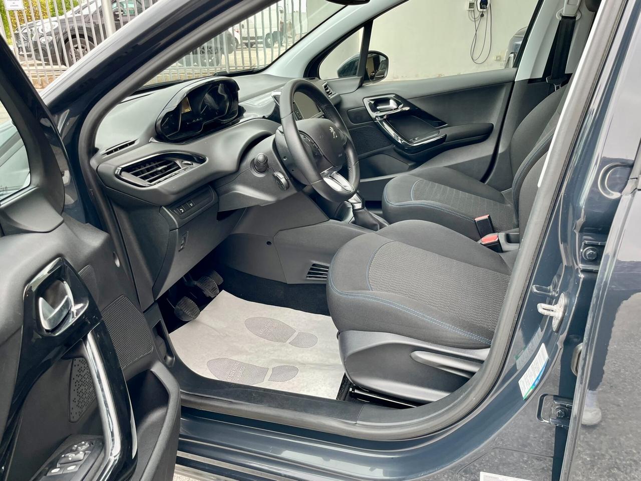 Peugeot 208 1.2 PureTech 82cv Signature