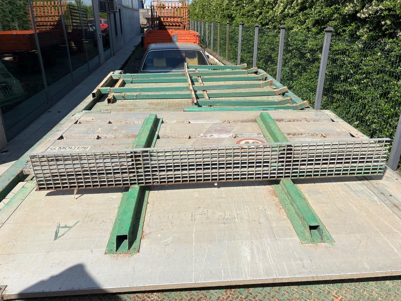 Rimorchio agricolo Viberti per paglia o fieno