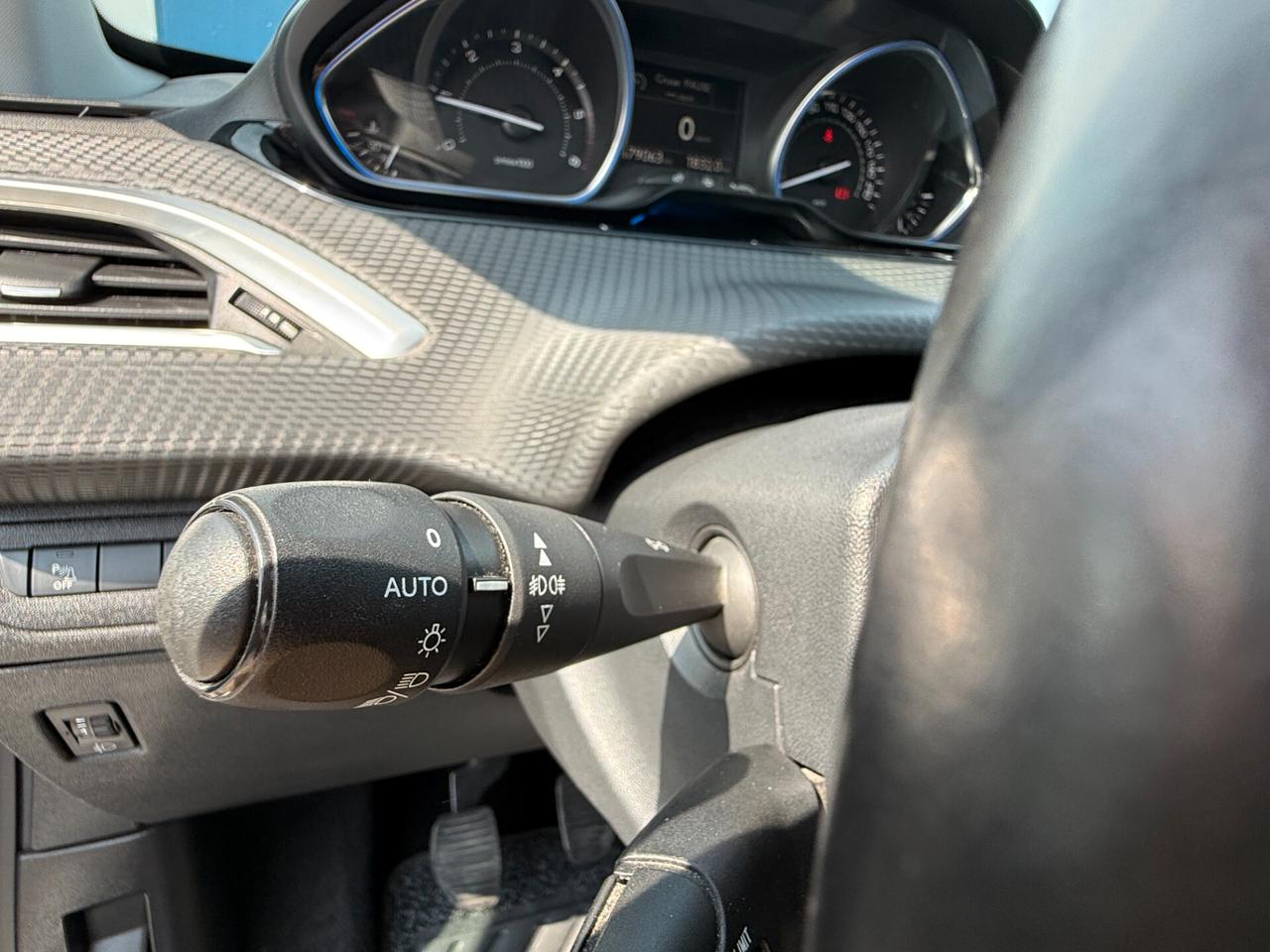 Peugeot 2008 1.6 e-HDi 115 CV Stop&Start Allure